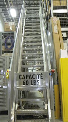 L’escalier monte-charge mobile de la mine Canadian Malartic réduit les efforts physiques et les dangers de chute. L’escalier monte-charge mobile de la mine Canadian Malartic réduit les efforts physiques et les dangers de chute.